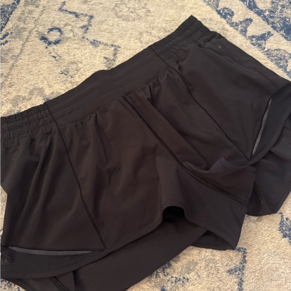 Lululemon High Rise Hotty Hot Shorts 2.5” - Picture 2 of 3